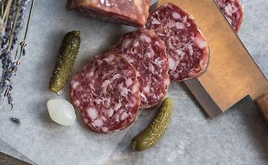 Медики рассказали какой продукт из супермаркета может вызвать онкологию