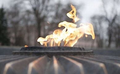 В Белой Церкви семья жарила маршмеллоу на Вечном огне