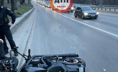 У Києві поліцейські під час погоні за порушником спровокували ДТП