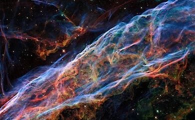 Hubble сфотографував об'єкт під назвою Вуаль, який знаходиться в сузір'ї Лебедя за 2100 світлових років від Землі