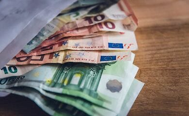 Во Франции планируют ввести налоговые льготы для пожилых граждан за передачу денег внукам