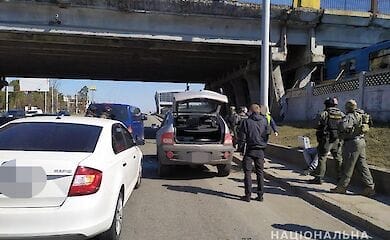 В Киеве мужчину ударили кирпичом по голове и отобрали 300 тыс. грн.