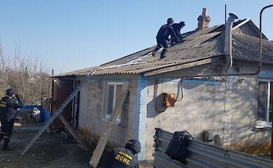 В Донецкой области спасатели восстановят разрушенные при обстрелах дома