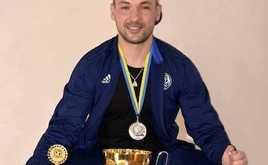 Українець присяде 48 раз зі штангою вагою 80 кг