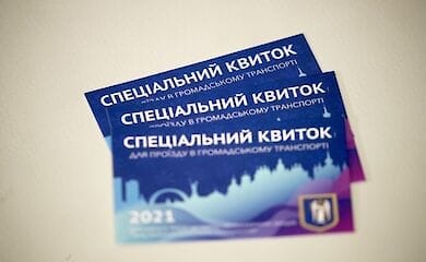 В Киеве показали пропуска на транспорт