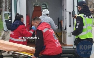 В Кременчуге мужчине разбили голову на остановке