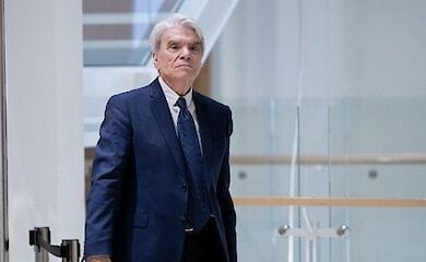 Французского миллионера, политика, общественного деятеля Бернара Тапи и его жену избили и ограбили