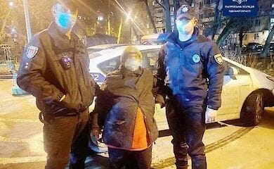 Патрульные помогли потерявшейся старушке