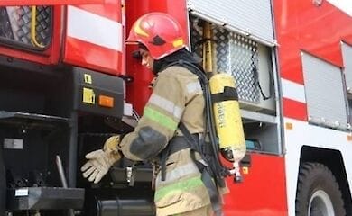 В Киеве во время пожара в многоэтажке погиб человек
