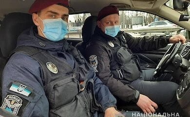 В Киеве спецназовцы помогли хирургу добраться до больницы на экстренную операцию