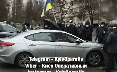 В Киеве на Минском массиве активисты перекрыли дорогу