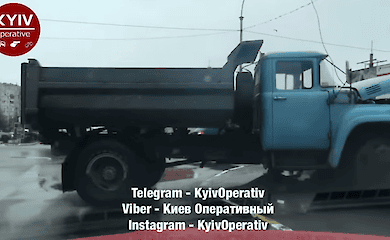 ДТП под Киевом: грузовик влетел в светофор