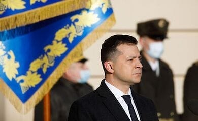 Зеленский подписал закон, регулирующий работу кредитных компаний и коллекторов
