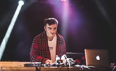 Электронный продюсер Daniel Deluxe сыграет в Киеве