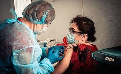 В Киеве спасатели вакцинировались от Covid-19