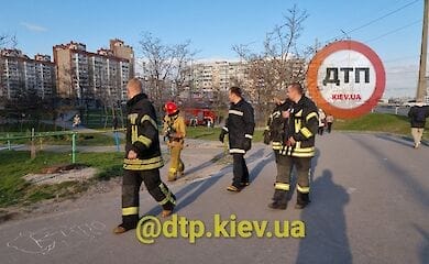 В Киеве на Левом берегу горел дом: дети в реанимации