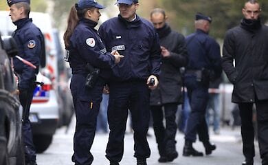 Житель парижского пригорода, находясь на самоизоляции после заражения коронавирусом, стал жертвой грабителей