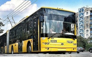 У Києві в Солом'янському районі пасажир їхав на підніжці тролейбуса