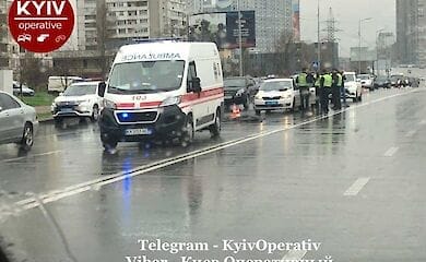 В Киеве маршрутка насмерть сбила женщину