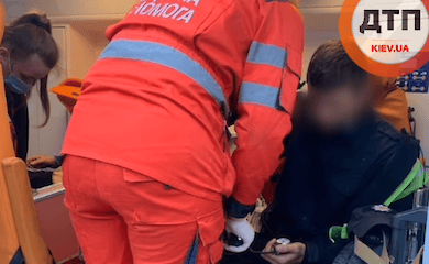 На Киевщине женщина ударила по голове полицейского