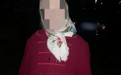 В Киеве полицейские вернули домой бабушку, которая потерялась
