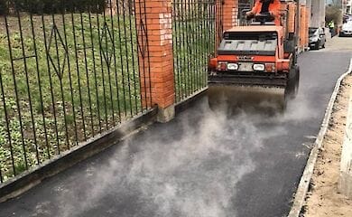 У Києві ремонтують тротуари