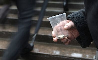 В Киеве ребенка с инвалидностью использовали для попрошайничества