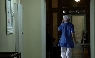 Подросток, которого ударило током, находится в тяжелом состоянии, врачи планируют операцию