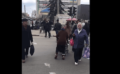 В Ивано-Франковске "неходячая" попрошайка исцелилась после общения с правоохранителями