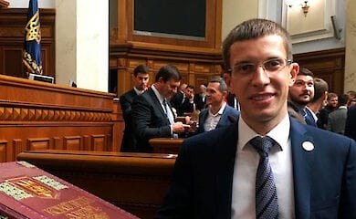 Член фракции "Слуга народа" Олег Арсенюк устроил драку в Черкассах