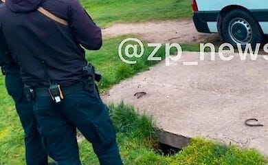 В Запорожье маленький ребенок провалился под землю