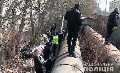 В Киеве мужчину избили и бросили умирать возле коллектора