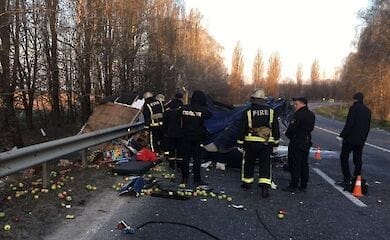 В Винницкой области столкнулись два грузовика, водители погибли