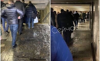 На столичной станции метро "Позняки" - большая очередь