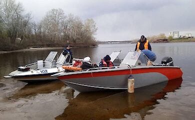 У Києві з річки Десенка дістали труп