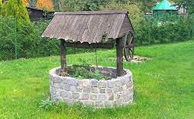 Пожилой мужчина оказался в колодце - его спасли патрульные 