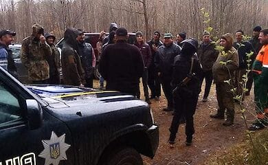 В Седлище люди протестуют против вырубки леса у села