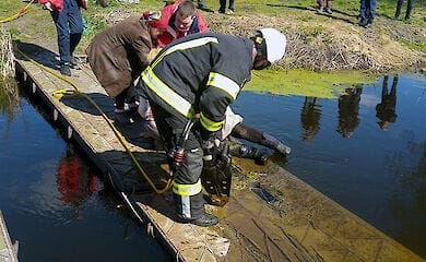 На Полтавщині рятувальники визволили жінку, що потрапила в пастку.