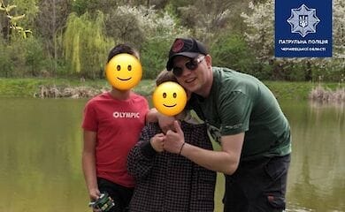 У Чернівцях патрульний врятував 8-річного хлопчика, який тонув