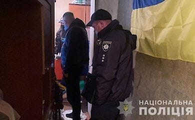 В Киеве на Оболони жители дома нашли труп: преступник задержан