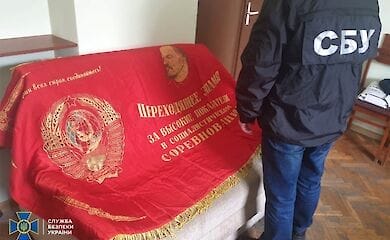 Во Львовской области задержали мужчину, который пытался продать флаг с запрещенной символикой
