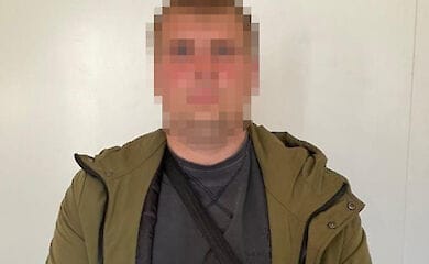 В Киеве полицейский ограбил мужчину