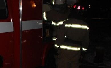 В Киеве на Александровской слободке сгорел автомобиль