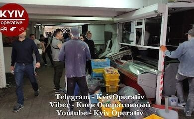 В Киеве массово демонтируют торговые точки