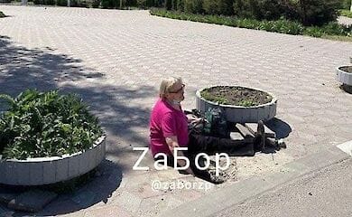 В Запорпожье пенсионерка провалилась под плитку перед входом в медицинское учреждение