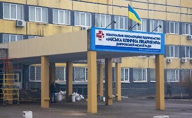 Пожилой мужчина выпал из окна больницы, где проходил лечение от коронавируса
