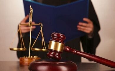 Суд виніс вирок чоловікові, який побив і викинув з вікна хрещеника