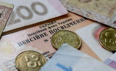 Стало известно, как отличаются пенсии мужчин и женщин в Украине
