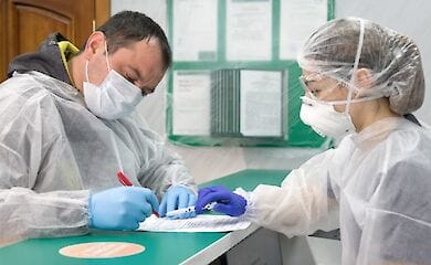 Що робити медикам, яким затримують зарплати