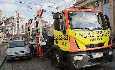 У Києві на Подолі побилися водій авто і поліцейський